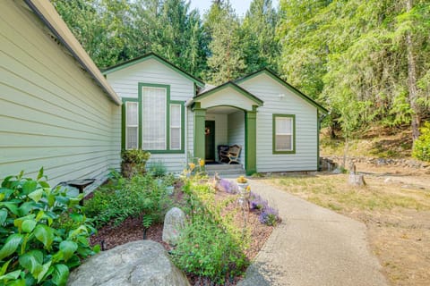 Family-Friendly Silverdale Home with Private Deck! House in Silverdale
