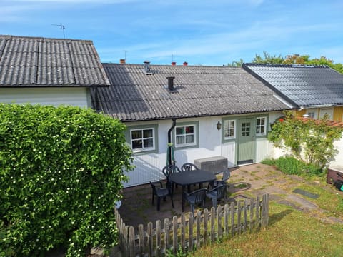 Property building, Day, Garden, Garden view