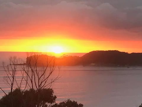 Crow's Nest - Couples Retreat House in Eaglehawk Neck