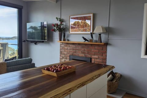 Crow's Nest - Couples Retreat House in Eaglehawk Neck