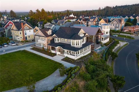 Property building, Neighbourhood, Bird's eye view