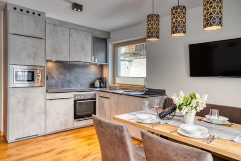 TV and multimedia, Kitchen or kitchenette, dishwasher, oven, pet friendly, stove