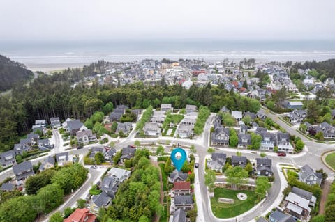 Property building, Neighbourhood, Natural landscape, Bird's eye view, Sea view, Location