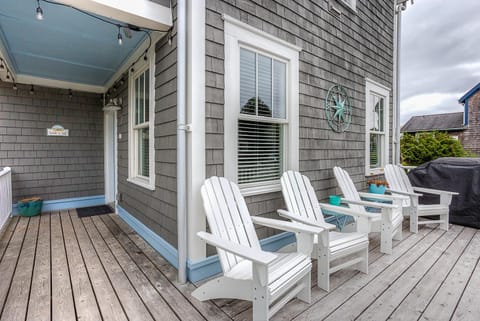 Property building, Balcony/Terrace, Seating area