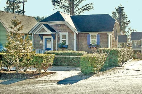 Bluebell Cottage by Seabrook Hospitality House in Seabrook