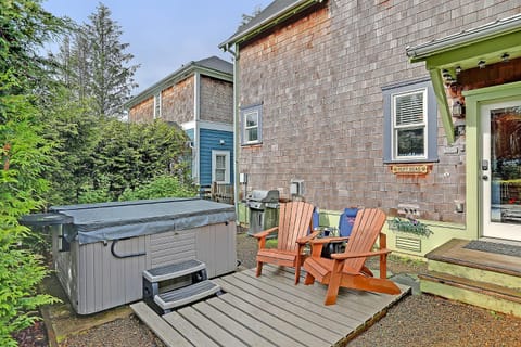 Property building, Hot Tub