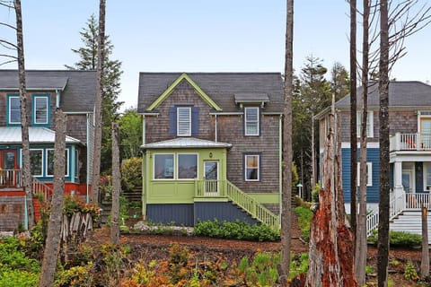 Property building, Day, Neighbourhood