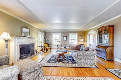 Group Getaway on Working Farm! Near Saratoga House in Saratoga