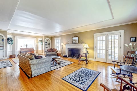 Group Getaway on Working Farm! Near Saratoga House in Saratoga