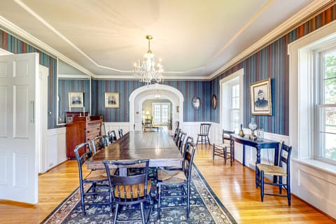 Group Getaway on Working Farm! Near Saratoga House in Saratoga