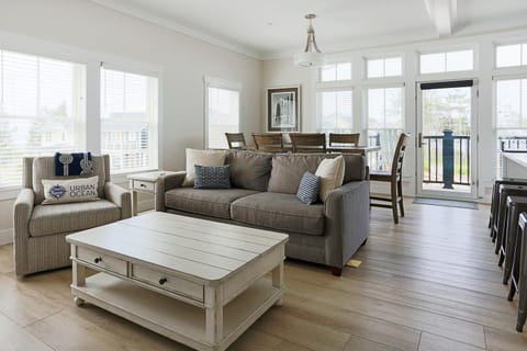 Living room, Seating area