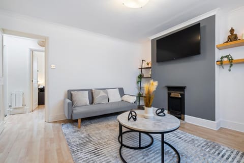 TV and multimedia, Living room, Seating area, locker