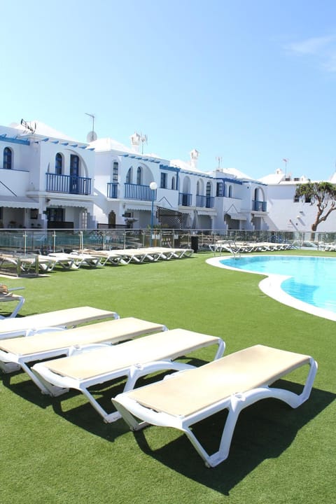 Swimming pool, Swimming pool, sunbed