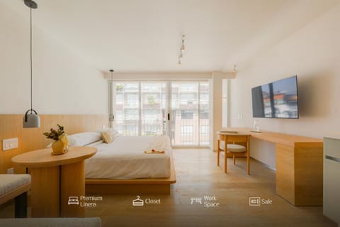 Bed, TV and multimedia, Photo of the whole room