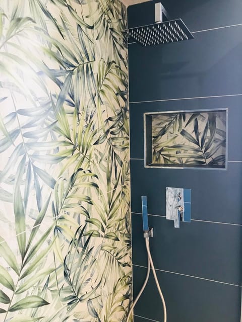 Bathroom, Decorative detail