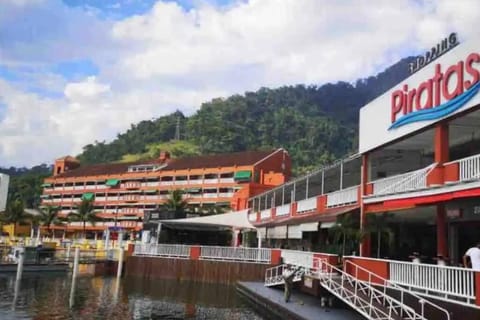 Property building, Restaurant/places to eat