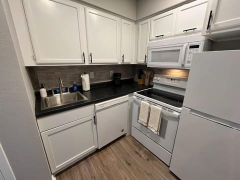 Aksarben 1 Bedroom-Close to I-80 Apartment in Omaha