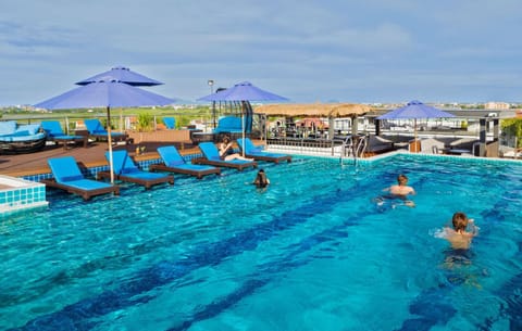 People, Pool view, Swimming pool, sunbed