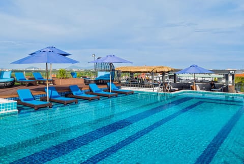 Day, Pool view, Swimming pool, sunbed