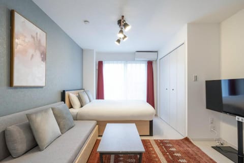 Bed, TV and multimedia, Bedroom