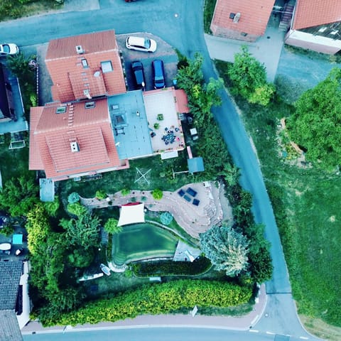 Property building, Bird's eye view, Garden, Swimming pool, Parking