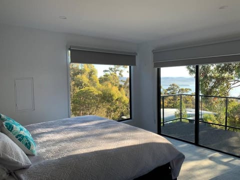 Modern executive house, stunning views over Hobart House in Tasmania