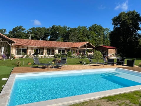 Property building, Spring, Day, Garden, Garden view, Pool view, Swimming pool, sunbed