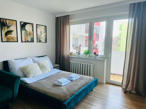 Bed, Living room, Photo of the whole room, Seating area, Bedroom, internet, towels