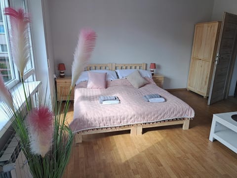 Bed, Bedroom, internet, towels, wardrobe