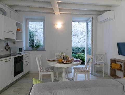 TV and multimedia, Kitchen or kitchenette, Living room