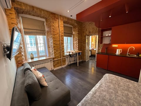 Bed, TV and multimedia, Coffee/tea facilities, Kitchen or kitchenette, Living room, Decorative detail, Dining area, Bedroom, kitchen, air conditioner