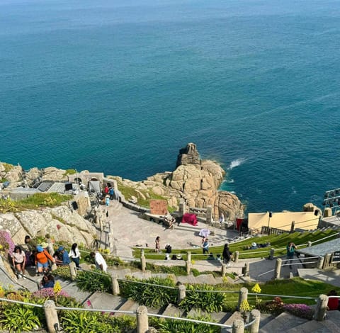 Trees Dale Lodge in Hayle House in England