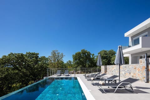 Swimming pool, sunbed