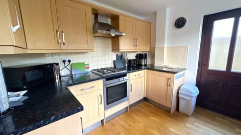 Kitchen or kitchenette, heating, internet, microwave, oven, stove, toaster