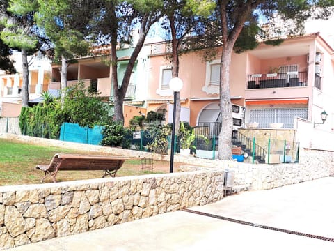 Property building, Facade/entrance, Off site