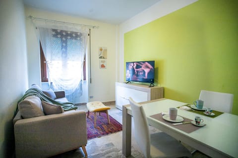 TV and multimedia, Living room, Seating area, Dining area, internet