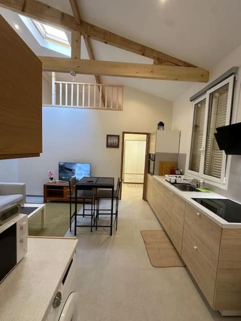 Appartement lumineux et clim Apartment in Avenue du Carnier