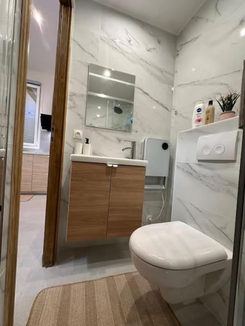 Appartement lumineux et clim Apartment in Avenue du Carnier