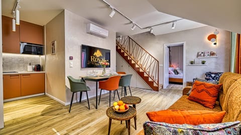 TV and multimedia, Kitchen or kitchenette, Seating area, air conditioner
