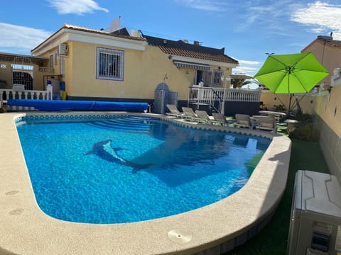 Swimming pool, sunbed