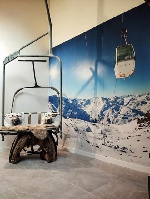 LE COCON l'unique expérience Cinéma room de la Grange Savoyarde 1km du Lac d'Annecy Apartment in Doussard