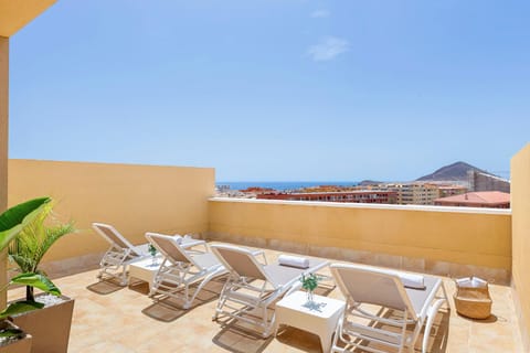View (from property/room), Balcony/Terrace, Sea view, sunbed
