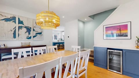 Superior Location Steps to South Beach House in South Haven