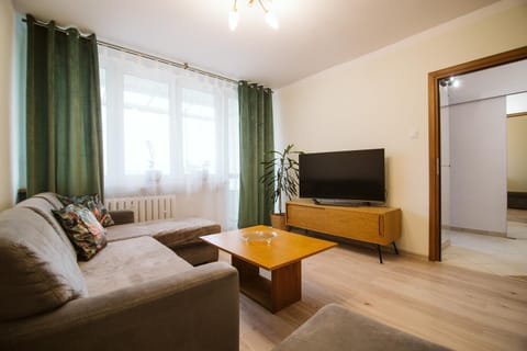 TV and multimedia, Living room, Seating area, Bedroom