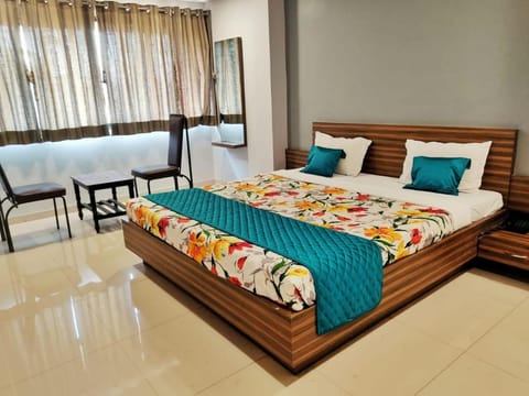 Photo of the whole room, Seating area, Bedroom