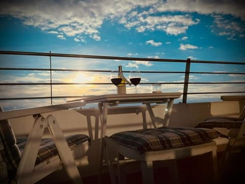 View (from property/room), Balcony/Terrace, Sea view