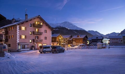 Property building, Natural landscape, Winter, Parking