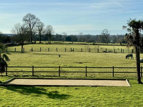 Concorde Aérogare 25pers jacuzzi, baby airhockey House in Brittany