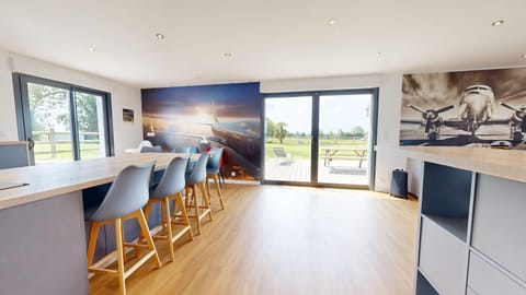 Concorde Aérogare 25pers jacuzzi, baby airhockey House in Brittany