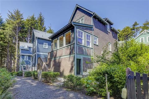 Property building, Day, Neighbourhood